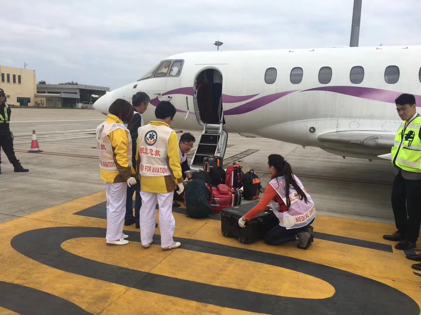 丹东香港出入境救护车出租